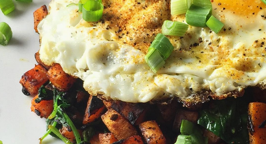 Sweet Potato and Spinach Hash with Crispy Egg_a recipe